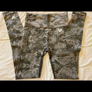 Women’s Best Camo Leggings